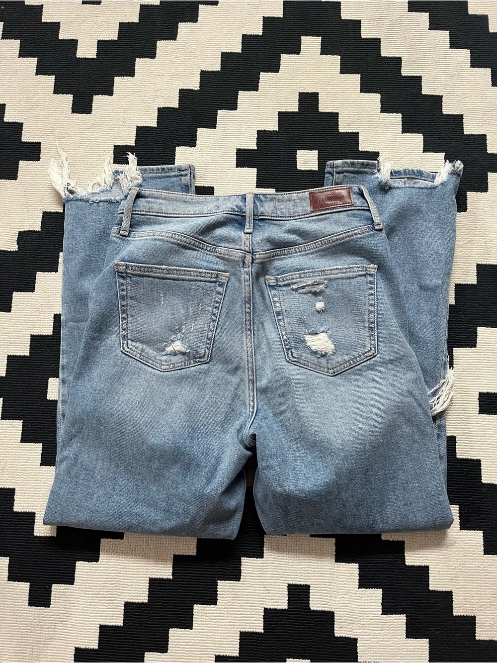 HOLLISTER HIGH RISE DISTRESSED DENIM ❤️ - Picture 5 of 5